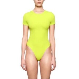 Skims fits everybody t shirt bodysuit NWT